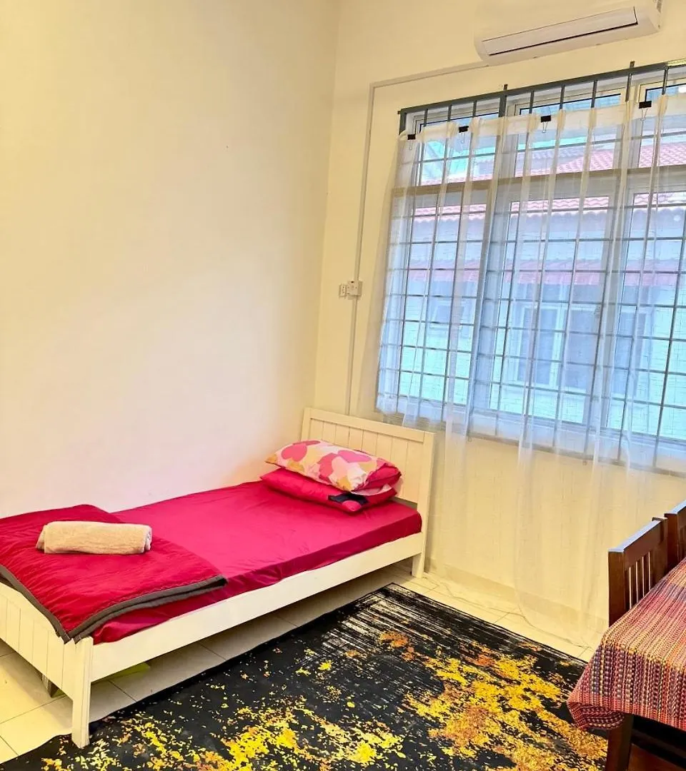Fallem'S Homestay Melaka I 4 Rooms I Fully Aircond I 9 Pax I Free Wifi I Netflix I Intex Pool